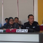 Anggota KPU Kota Batu, Thomi Rusy Diantoro, saat menghadiri rapat koordinasi.