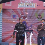Wali Kota Kediri, Abdullah Abu Bakar, bersama Kepala OJK Kediri, Bambang Supriyanto, saat membuka Kediri Financial Festival 2023. Foto: Ist.