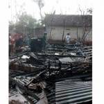 Kondisi rumah milik Kusno (48) warga Desa Tuwiri Wetan, kecamatan Merakurak Tuban ludes terbakar dan rata dengan tanah. foto: suwandi/BANGSAONLINE