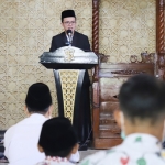 Ahmad Firdaus As Sabil saat mengisi ceramah di Masjid Nurul Faidzin, kompleks Kantor Dinas Pendidikan (Dispendik) Kota Surabaya, Jumat (23/4/2021).