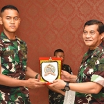 Danrem 084/Bhaskara Jaya, Brigjen TNI Herman Hidayat Eko Atmojo, saat menerima kunjungan Taruna Akademi Militer Tingkat IV.