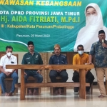Anggota DPRD Provinsi Jawa Timur Aida Fitriati saat sosialisasi wawasan kebangsaan untuk masyarakat Kabupaten Pasuruan, Minggu (20/03/2022). Foto: AHMAD FUAD/ BANGSAONLINE