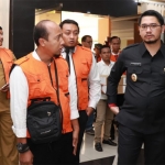 Plt. Wali Kota Sekaligus Ketua Satlak P4GN Kota Pasuruan Raharto Teno Prasetyo, S.T. memantau langsung pelaksanaan tes urine.