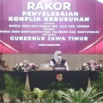 Gubernur Jawa Timur Khofifah Indar Parawansa turut hadir dalam penyelesaian konflik yang melibatkan dua kabupaten di wilayahnya, yaitu Jember dan Banyuwangi.