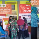 Vaksinasi bagi penyandang disabilitas di Puskesmas Desa Panaguan, Kecamatan Proppo, Kabupaten Pamekasan.