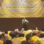 Plt Ketua DPD Partai Golkar Jawa Timur, Zainudin Amali saat memberi pembekalan kepada anggota F-PG se Jatim di Kota Malang. foto: didi rosadi/ bangsaonline