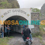 Para wisatawan saat akan memasuki Inlet Ganesha. Foto: MUJI HARJITA/ BANGSAONLINE