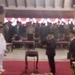 Plt Bupati Malang Drs. H. Sanusi saat memimpin pelantikan 269 Kepala Desa terpilih di Pendopo Agung Jl. H. Agus Salim no 7 Kota Malang, Kamis (29/8).