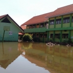 SMPN 2 Tanggulangin yang terendam banjir.