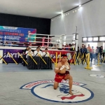 Atlet muay thai dari Bangkalan saat tampil di Porprov Jatim 2023.