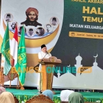 KH Abdul Hakim Mahfudz (Gus Kikin) saat menyampaikan sambutan pada acara Halal Bihalal dan Temu Alumni Nasional Ikatan Alumni Pesantren Tebuireng (IKAPETE) di Pesantren Tebuireng Jombang, Jawa Timur, Sabtu (20/5/2023). Foto: M Mas