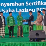 Penyerahan sertifikat tanah wakaf oleh LWPNUI kepada MWC Sekanding dan Tambakboyo, Minggu (25/12/2022).