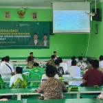 Suasana pelatihan dan sosialisasi pedoman administrasi dan indeks penomoran surat di Kantor PCNU Tuban.