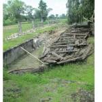 RUSAK: Kondisi situs Perahu Kayu Padang yang berada di Desa Padang Kecamatan Trucuk, Bojonegoro ini kondisinya rusak karena tidak terawat. Foto: Eky Nurhadi/BangsaOnline.