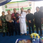 Para tokoh lintas agama bersatu dalam bakti sosial di Kediri. (foto: arif kurniawan/ bangsaonline)