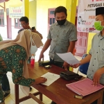 Proses pelantikan Petugas Pemutakhiran Data Pemilih (PPDP) Desa Jambu.