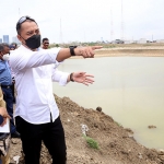 Pemkot Surabaya melanjutkan sejumlah program prioritas di bidang infrastruktur, antara lain penambahan bozem untuk pencegahan banjir saat datangnya musim hujan.