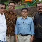 Ketua DPC PKB Kota Batu, Nurochman (paling kiri baju putih), calon kuat wali kota pada Pilkada 2024.
