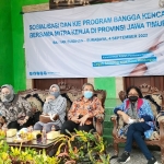 BKKBN bersama Anggota Komisi IX DPR RI, Lucy Kurniasari mengadakan sosialisasi pencegahan stunting sejak dalam kandungan di Aula Banjar Sugihan, Tandes, Surabaya. foto: istimewa