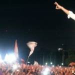 Jokowi di depan massa di Monas. Foto: merdeka.com