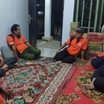 Kang Irwan jenguk Relawan PKS Jatim di posko terdampak erupsi Semeru. foto: istimewa