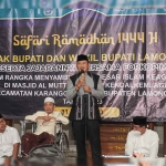 Bupati Lamongan, Yuhronur Efendi, saat memberi sambutan ketika Safari Ramadhan.