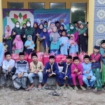 Ning Fitri bersama pengurus Perempuan Bangsa memilih merayakan Hari Kartini bersama anak yatim di sejumlah panti asuhan di Kabupaten Pasuruan. (foto: ist)