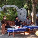 Menteri Desa PDTT Abdul Halim Iskandar beserta rombongan berkunjung ke Desa Kendal Kecamatan Sekaran, Kabupaten Lamongan, untuk meninjau BUMDesa serta Taman Wisata Bahagia Mahoni. foto: ist.