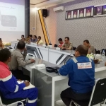 Jajaran pimpinan PT Rekind saat berkoordinasi di ruang rapat utama Polres Bojonegoro.