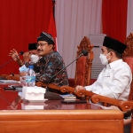 Wali Kota Pasuruan Saifullah Yusuf (Gus Ipul) saat memimpin rapat dengan Camat dan Lurah se-Kota Pasuruan terkait rencana helatan Liga Tarkam.