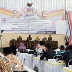 Rapat Pleno Terbuka Rekapitulasi DPSHP Tingkat Kabupaten untuk Ditetapkan Sebagai DPT Pilbup Blitar 2020. (foto: ist)