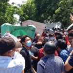 Ratusan nelayan melakukan aksi demo menolak empat peraturan pemerintah di Pelabuhan Perikanan Pantai (PPP) Kecamatan Mayangan, Kota Probolinggo, Senin (27/9/2021).