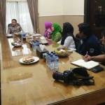 Kapolres Jombang, AKBP Agung Marlianto saat menemui perwakilan Laskar Anti Narkoba Muslimat NU Jombang di ruangannya. foto: Romza/ BANGSAONLINE