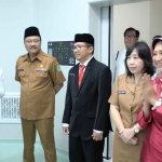 Wali Kota Pasuruan, Saifullah Yusuf atau yang akrab disapa Gus Ipul, saat meresmikan instalasi kamar operasi di RSUD dr. R. Soedarsono.