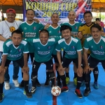 Tim Komunitas Futsal Wartawan Sidoarjo (KFWS) foto bersama.