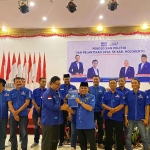 Ketua DPC Demokrat Kabupaten Mojokerto, H. M. Sholeh, saat bersama ratusan koordinator saksi Pemilu 2024.