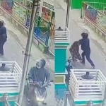 Tangkapan layar kamera CCTV saat pelaku tanya alamat (kiri), hingga pelaku melancarkan aksinya menjambret kalung korban.