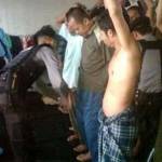 KETAT: Petugas Polres Mojokerto memeriksa para tahanannya. foto: gunadhi/ BANGSAONLINE