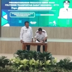 Penandatanganan MoU antara Pemkab Jember dengan PTDI-STTD, Rabu (15/6).