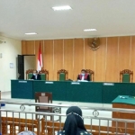 Suasana sidang putusan praperadilan tersangka MSAT di Pengadilan Negeri Jombang.