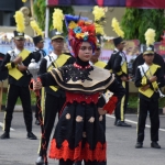 Polisi cilik (pocil) dan Marching Band Gita Patria SMAN 4 Pamekasan saat tampil di peringatan Hari Bhayangkara yang digelar di Polres Pamekasan, Selasa (5/7/2022). 