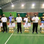 Kapolda Jawa Timur Irjen Pol Nico Afinta foto bersama para perwakilan pemenang.