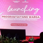 Wali Kota Surabaya Eri Cahyadi saat meluncurkan Aplikasi Sayang Warga di Taman Jangkar, Kecamatan Jambangan.
