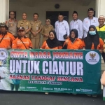 Bupati Jombang, Mundjidah Wahab, saat memberangkatkan relawan untuk membantu korban gempa di Cianjur, Jawa Barat.