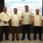 Bupati Hanindhito Himawan Pramana (dua dari kanan) bersama Pengurus Kadin Kabupaten Kediri. Foto: Ist.