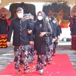 Wali Kota Pasuruan, Saifullah Yusuf, bersama istrinya saat menghadiri peringatan HUT Kota Pasuruan ke-336.
