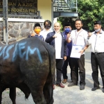 Menyambut Hari Raya Idul Adha 1441 Hijriah, Partai NasDem Jawa Timur menyerahkan 3 ekor kurban sapi kepada PWI Jatim, IJTI, dan AMSI.