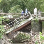 Sebuah jembatan penghubung antar Desa di Kecamatan Rejoso, Kabupaten Nganjuk, ambrol.