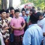  Ratusan pendukung salah satu caleg dari Partai Persatuan Pembangunan (PPP) dapil 1 mendatangi kantor Kecamatan Kota Pamekasan.