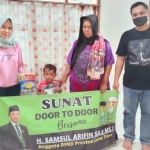 Warga Surabaya mendapatkan Layanan Sunat Door to Door dari Anggota DPRD Jatim, Samsul Arifin. foto: istimewa